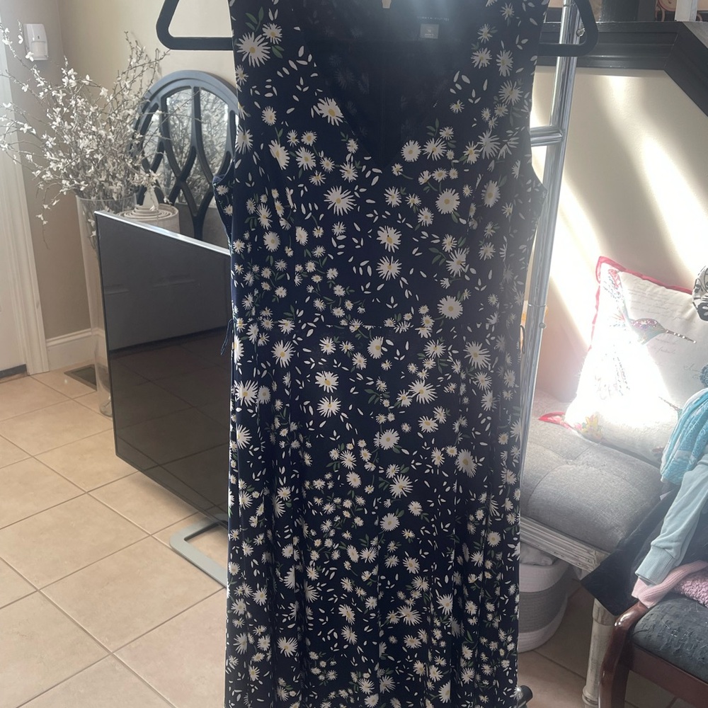 Tommy Hilfiger Navy and White Floral Dress - Brand New with Tags. *missing belt.